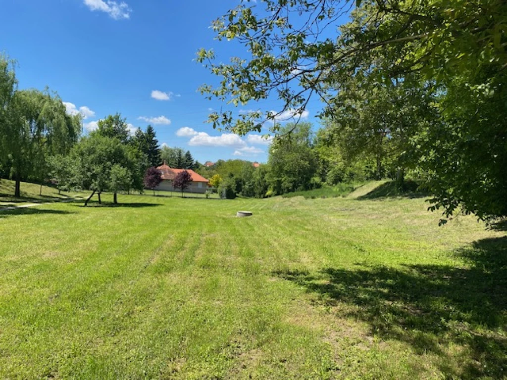 c3-1-name c2-50-name, Biatorbágy, Iharos