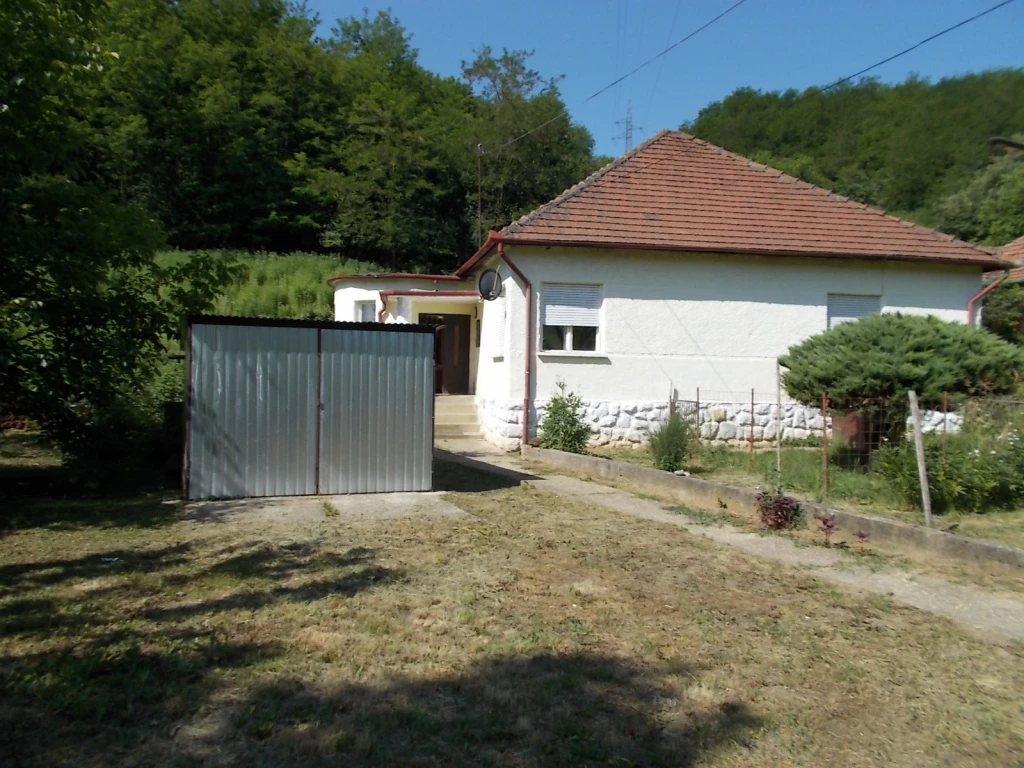 Ózd, Damjanich út, 90 m²-es, családi ház, 3 szobás, jó állapotú