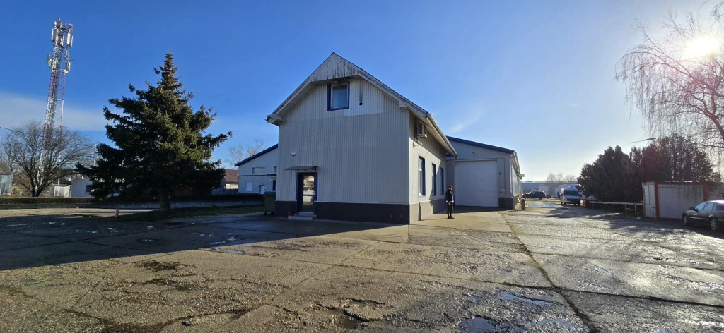 Halásztelek, II. Rákóczi Ferenc utca, 1350 m²-es, telephely, felújított állapotú