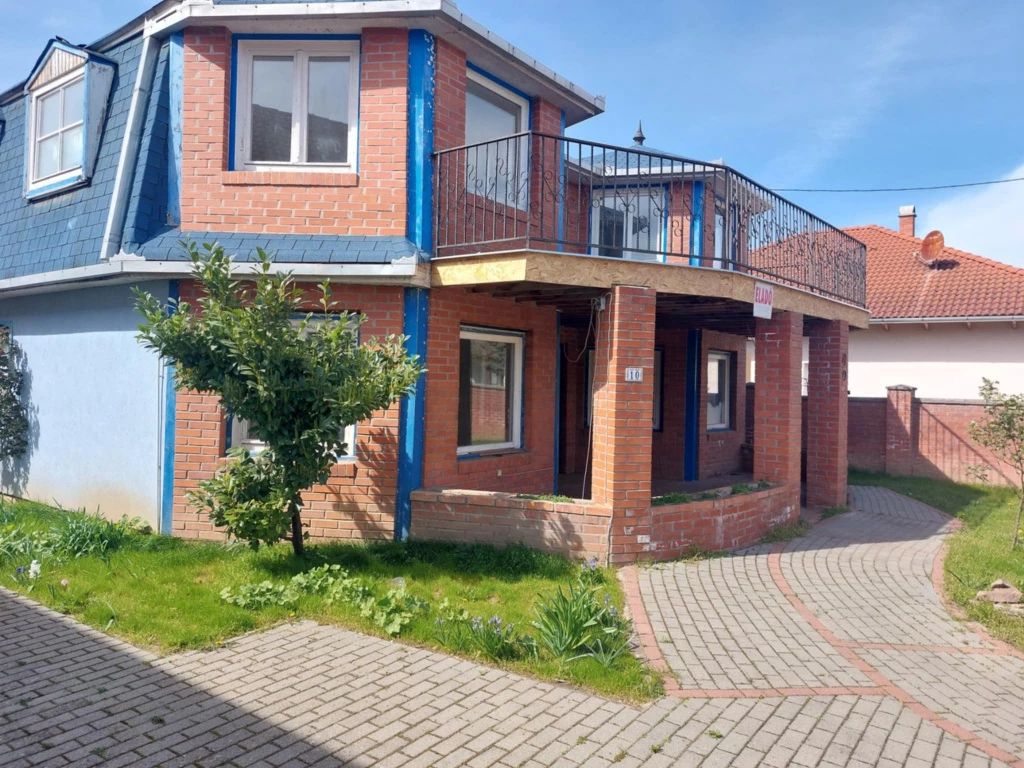 Balatonboglár, Családi házas övezet, 310 m²-es, családi ház