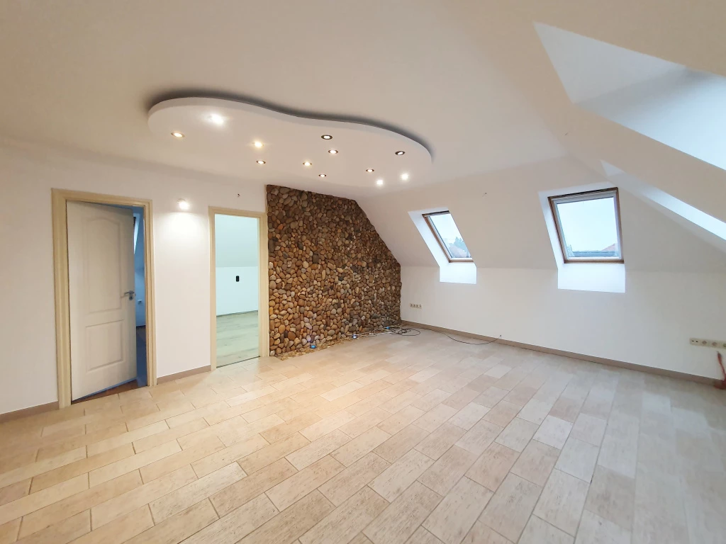 Gödöllő, Honvéd utca közeli utca, 148 m²-es, 2 generációs, családi ház