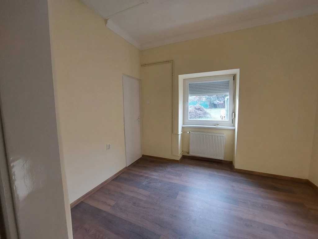 Pécel, Központ közeli, 93 m²-es, családi ház, 2+1 szobás, jó állapotú