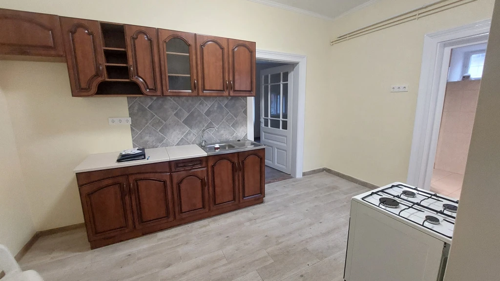 Pécel, Központ közeli, 93 m²-es, családi ház, 2+1 szobás, jó állapotú