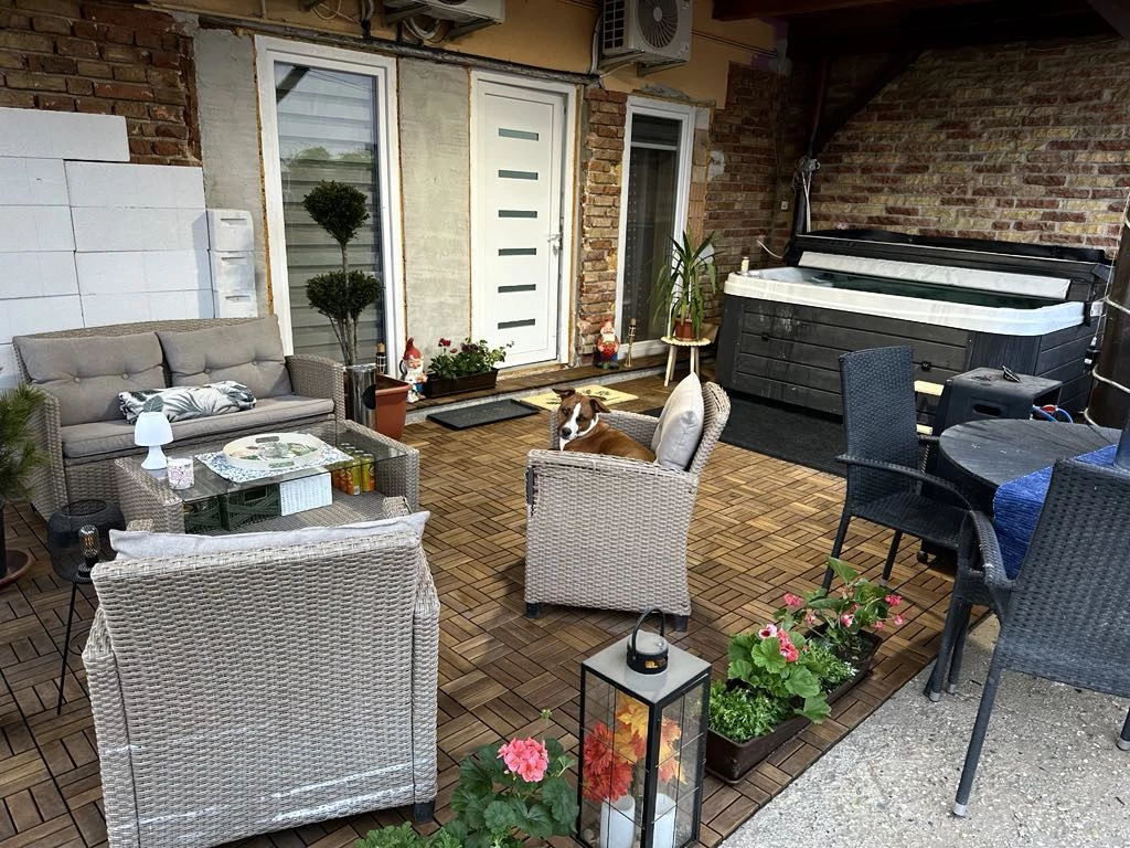 Pilis, Központ közeli út, 112 m²-es, 2 generációs, családi ház