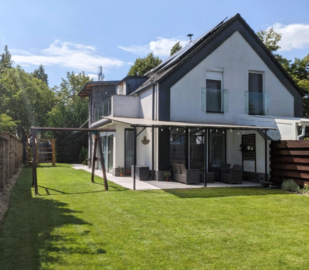 III. Kerület, Attila utca, 120 m²-es, ikerház, 3+2 szobás, kiváló állapotú