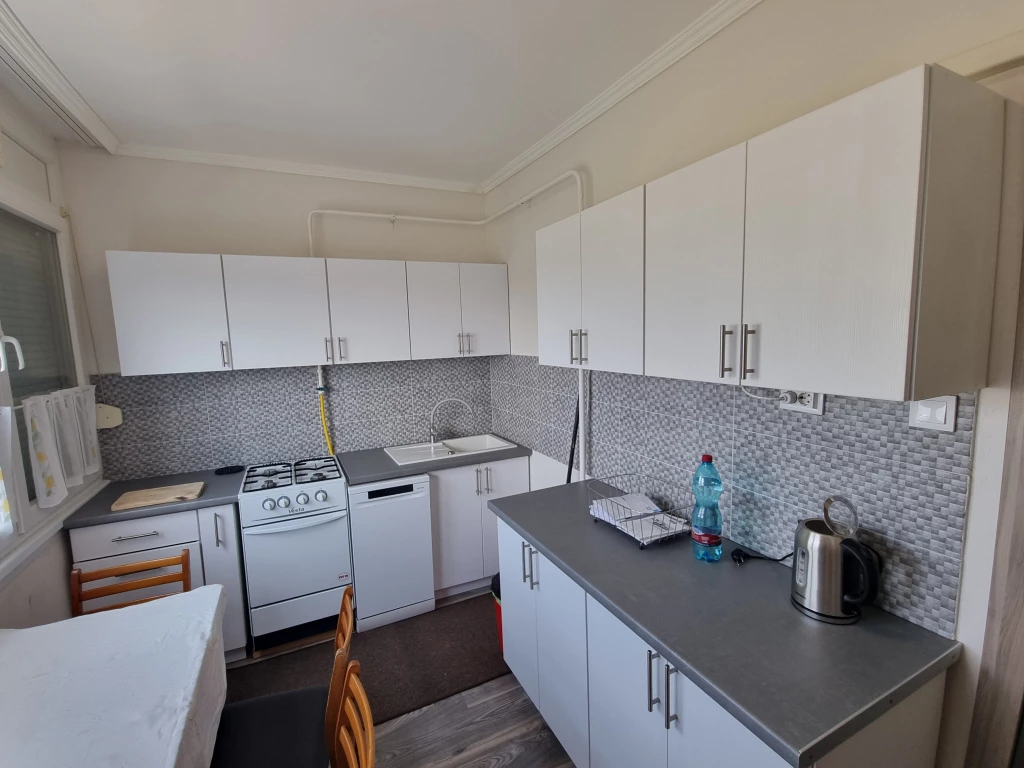 Nyíregyháza, Búza tér, 62 m²-es, társasházi lakás, 3 szobás, kiváló állapotú