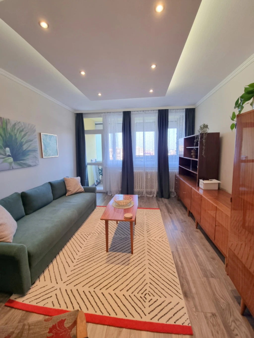 Nyíregyháza, Búza tér, 62 m²-es, társasházi lakás, 3 szobás, kiváló állapotú