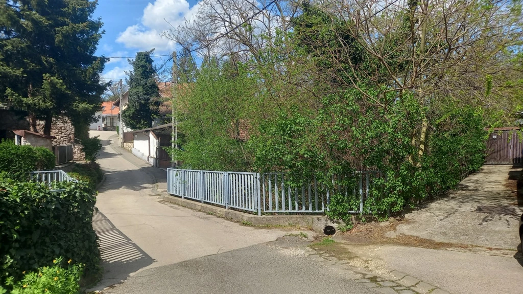 Budakalász, Patak sor, 26 m²-es, házrész, felújítandó állapotú