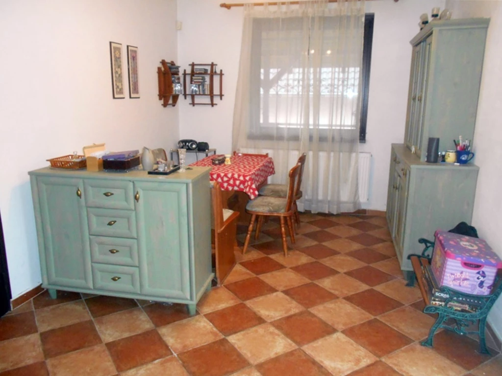 Érd, Vincelléren található utca, 160 m²-es, 2 generációs, családi ház