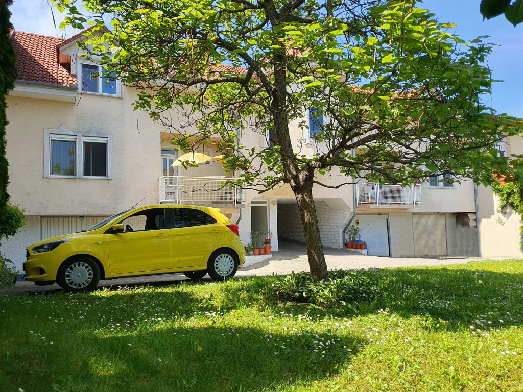 c3-1-name c2-21-name, Budapest XI. kerület, Kelenvölgy csendes utcája