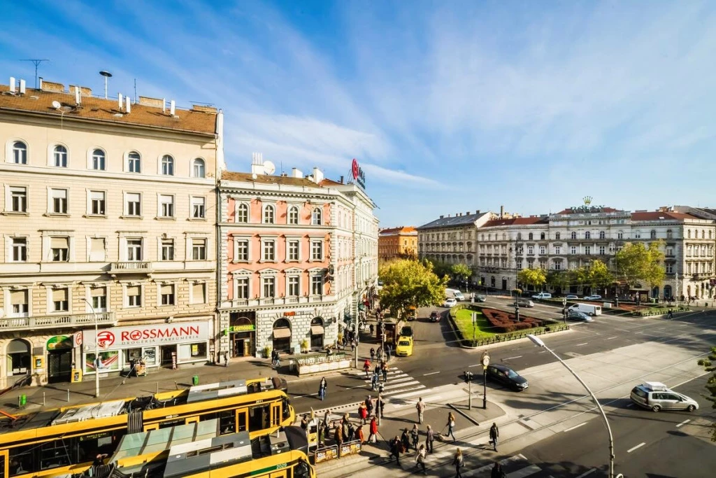 c3-1-name c2-21-name, Budapest VI. kerület, Oktogon