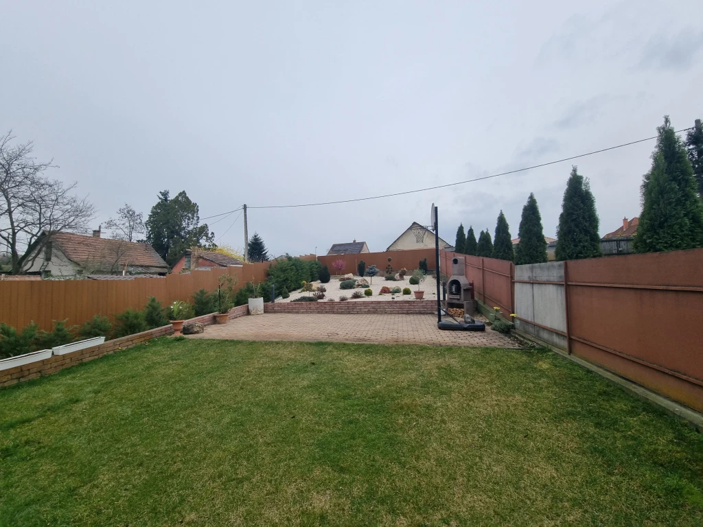 c3-1-name c2-1-name, Nyíregyháza, Borbánya