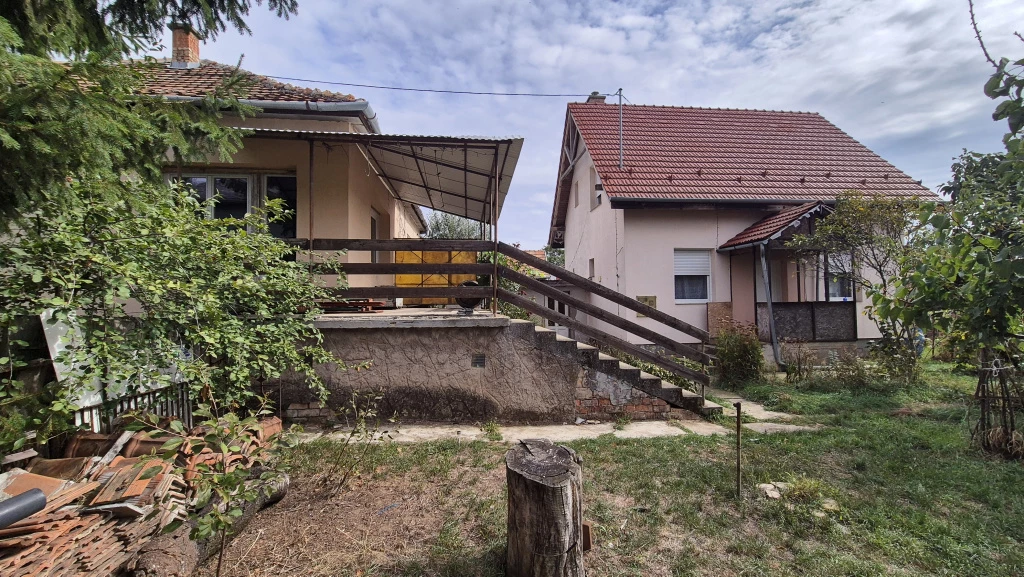 Maglód, Erzsébet körút környéki utca, 176 m²-es, 2 generációs, családi ház