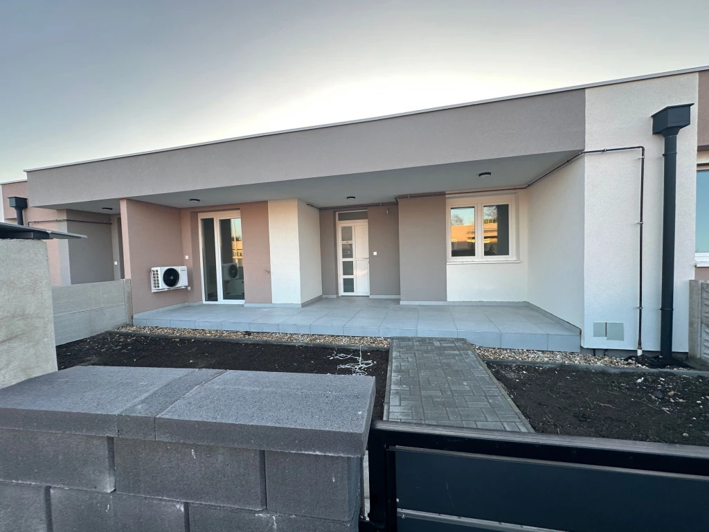 Hatvan, Géza fejedelem utca, 44 m²-es, társasházi lakás, 1 szobás