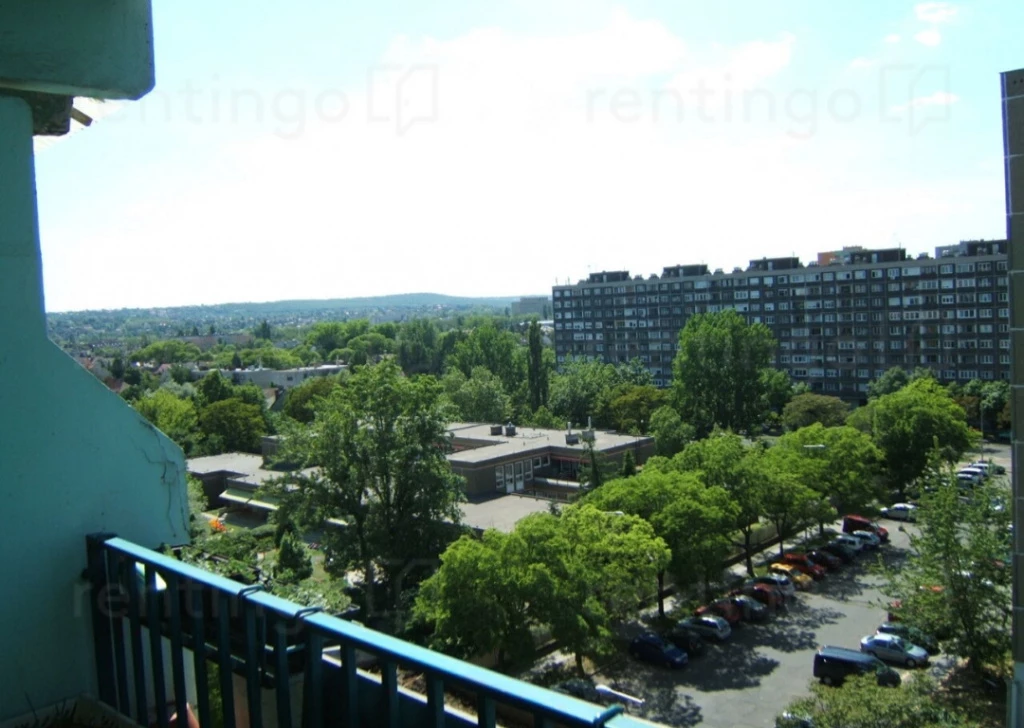 XI. Kerület, Etele út, 51 m²-es, társasházi lakás, 2 szobás, átlagos állapotú