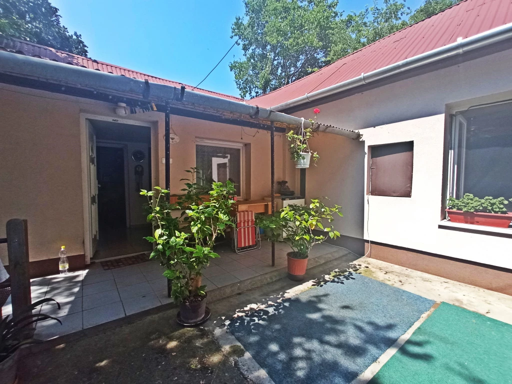 Kistarcsa, Szent László utca, 74 m²-es, házrész, átlagos állapotú