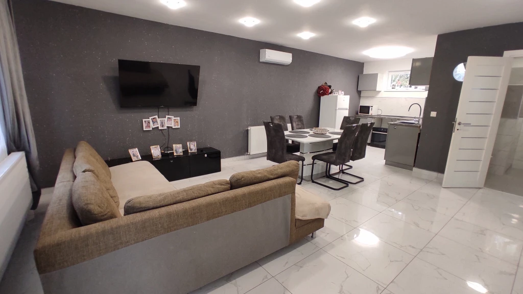 Pusztaszabolcs, Mária út, 75 m²-es, családi ház, 3 szobás, átlagos állapotú