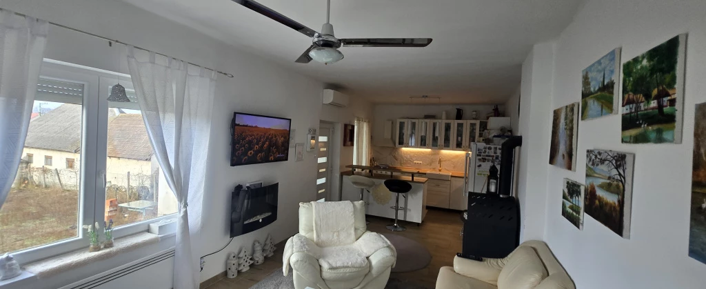 Veresegyház, Csokonai utca, 120 m²-es, családi ház, 4 szobás