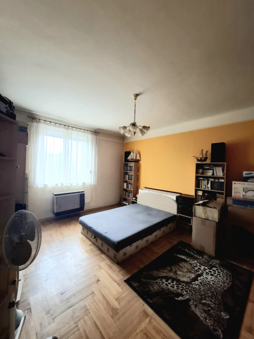 X. Kerület, Üllői út, 54 m²-es, társasházi lakás, 2 szobás, részben felújított állapotú