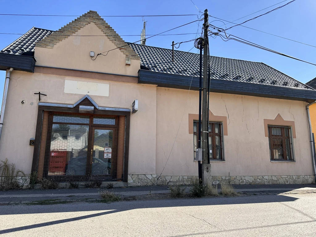 Aszód, Ady Endre utca, 140 m²-es, családi ház, 5+1 szobás, átlagos állapotú