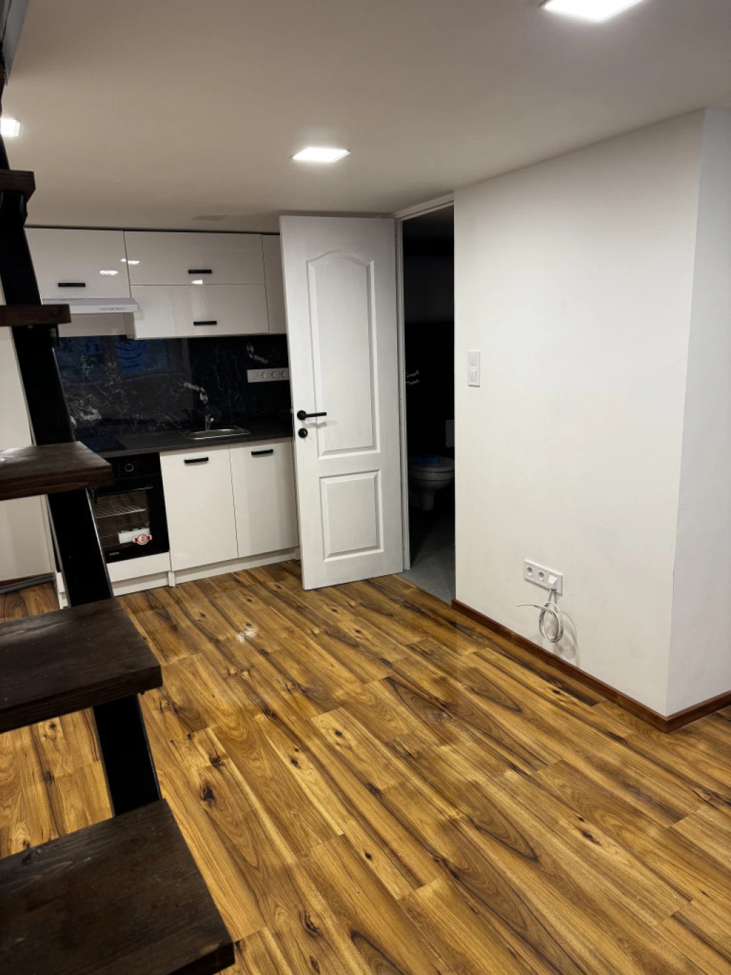 VII. Kerület, Blaha Lujza tér közelében, 20 m²-es, társasházi lakás