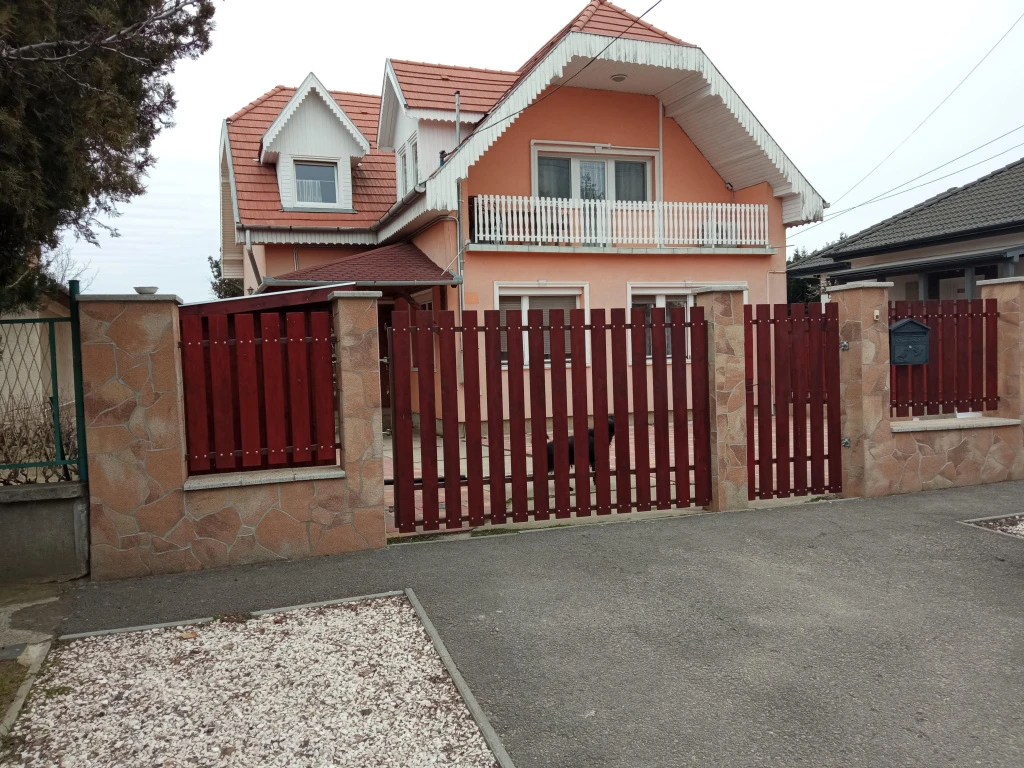 XVII. Kerület, Felsőbánya utca, 160 m²-es, 2 generációs, családi ház