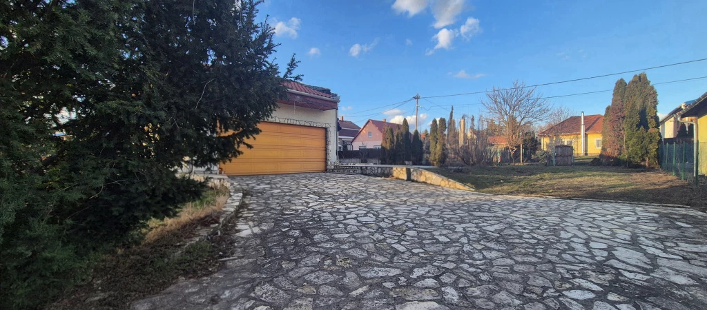 Gyömrő, Központhoz közeli utca, 830 m²-es, telek
