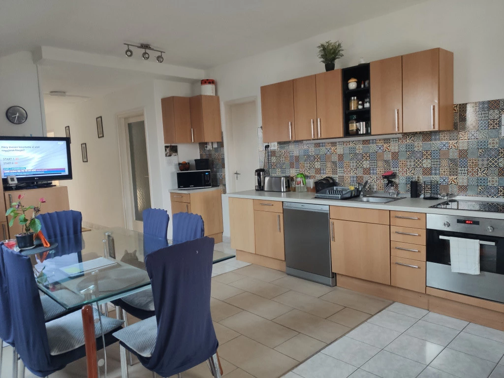 Szigethalom, Központ közeli utca, 164 m²-es, társasházi lakás