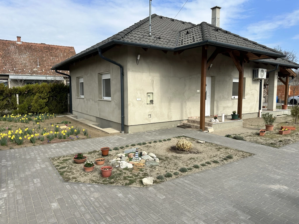 c3-1-name c2-1-name, Dabas, Újszerű