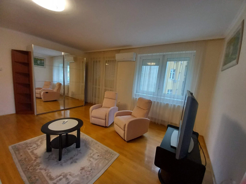 IX. Kerület, Liliom utca, 68 m²-es, társasházi lakás, 2 szobás