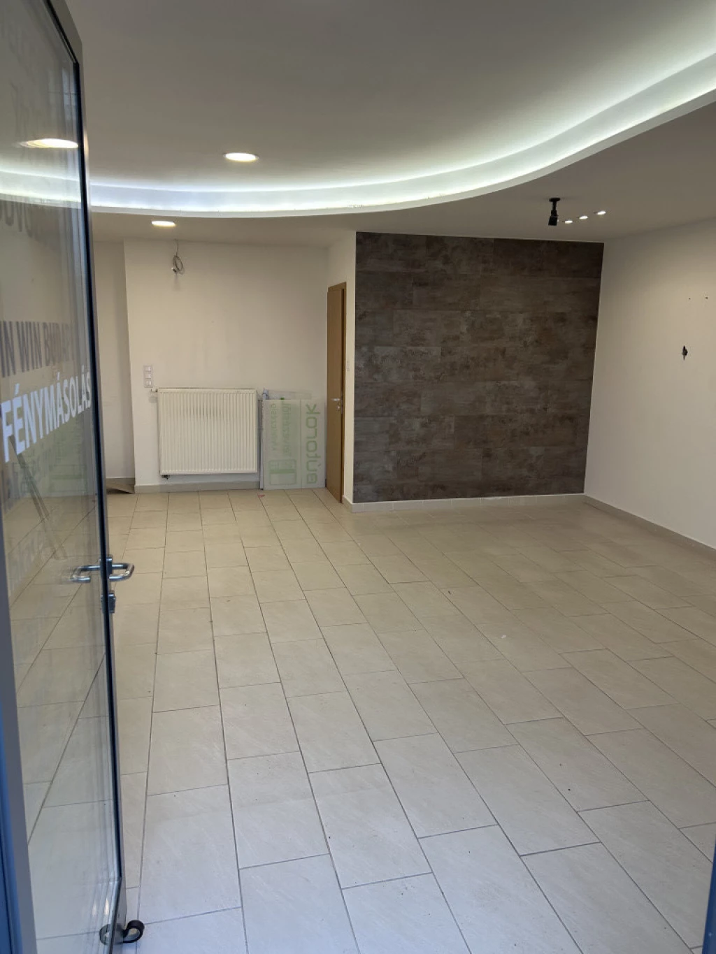 IX. Kerület, Nádasdy utca, 35 m²-es, üzlethelyiség utcai bejárattal