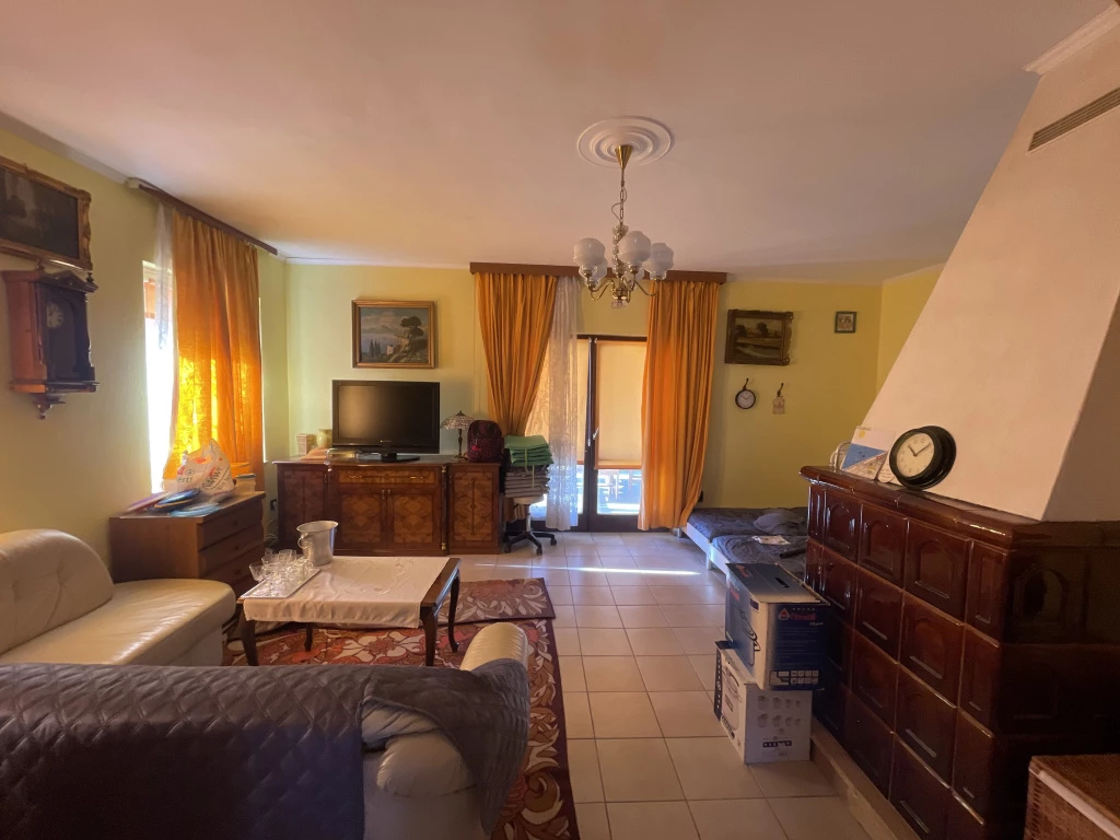 c3-1-name c2-1-name, Velence, Mandula utca