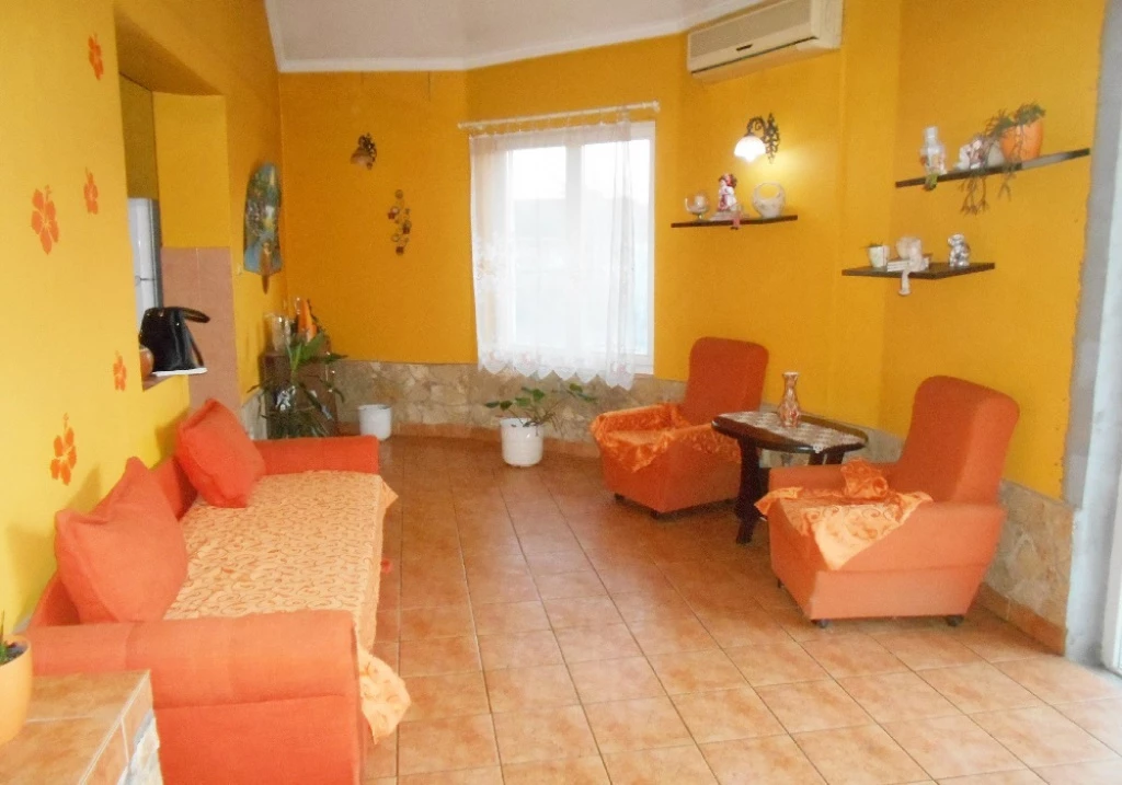 Érd, Júlia utca környékén utca, 168 m²-es, 2 generációs, családi ház