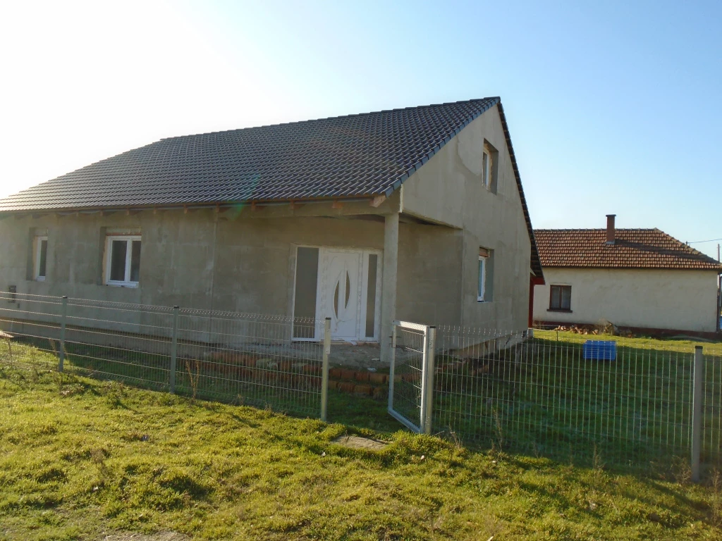 Tiszakécske, Rév út, 146 m²-es, családi ház, 2 szobás, új építésű állapotú