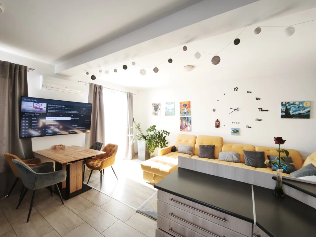 Kistarcsa, Móra Ferenc utca környéke, 80 m²-es, ikerház, 4 szobás