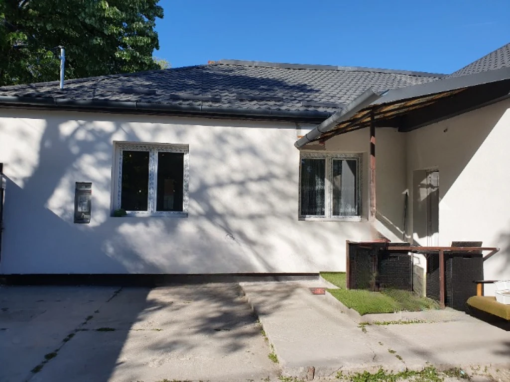 XIX. Kerület, Óváros, 95 m²-es, ikerház, 3 szobás, felújított / újszerű állapotú