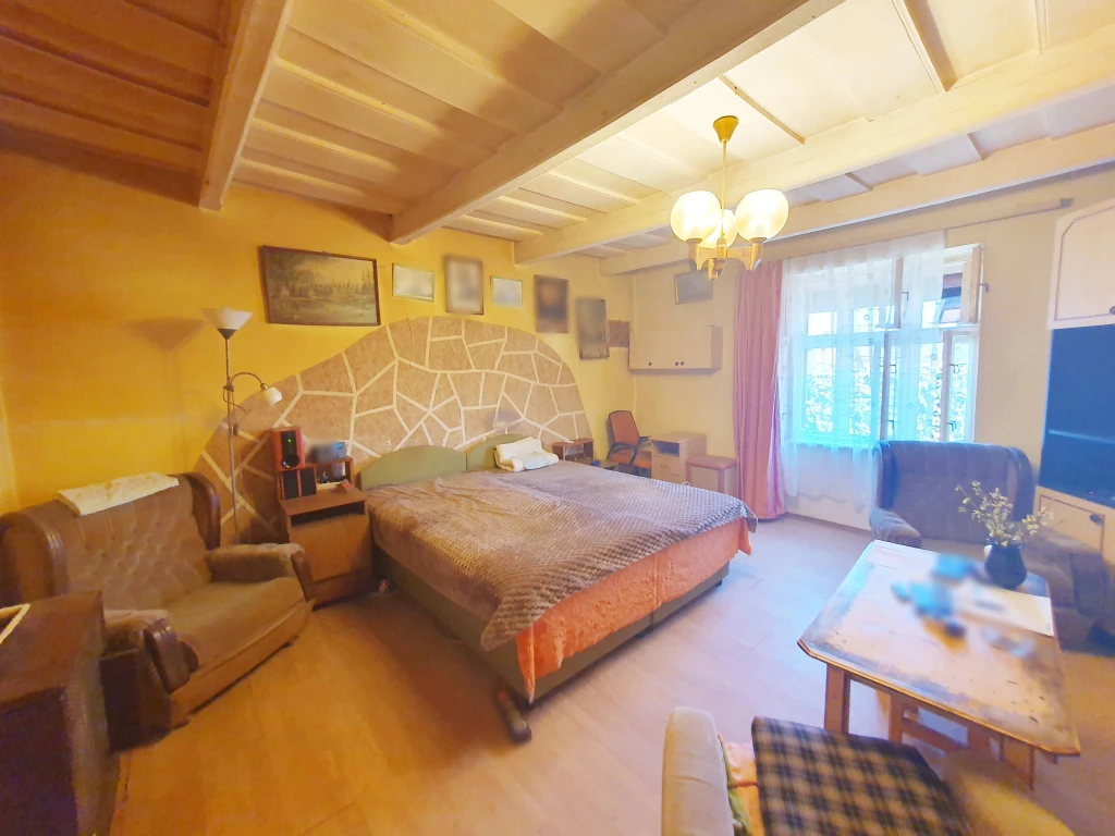 Pécel, Bartoshegy - Városközpont közeli utca, 96 m²-es, 2 generációs, családi ház