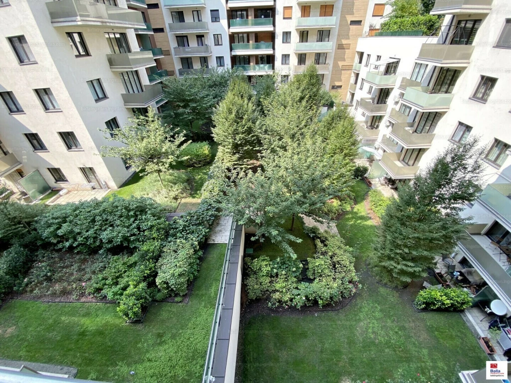 VIII. Kerület, Corvin negyed, 72 m²-es, társasházi lakás, 3 szobás