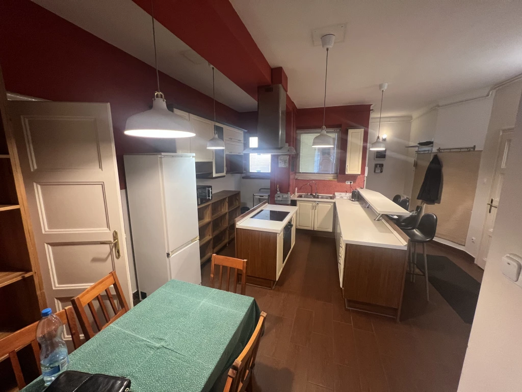 III. Kerület, Zápor utca, 93 m²-es, társasházi lakás, 3 szobás