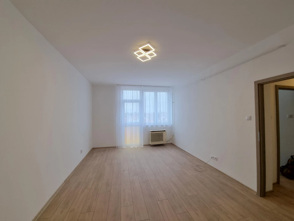 Nyíregyháza, Petőfi utca, 42 m²-es, társasházi lakás, 1+1 szobás