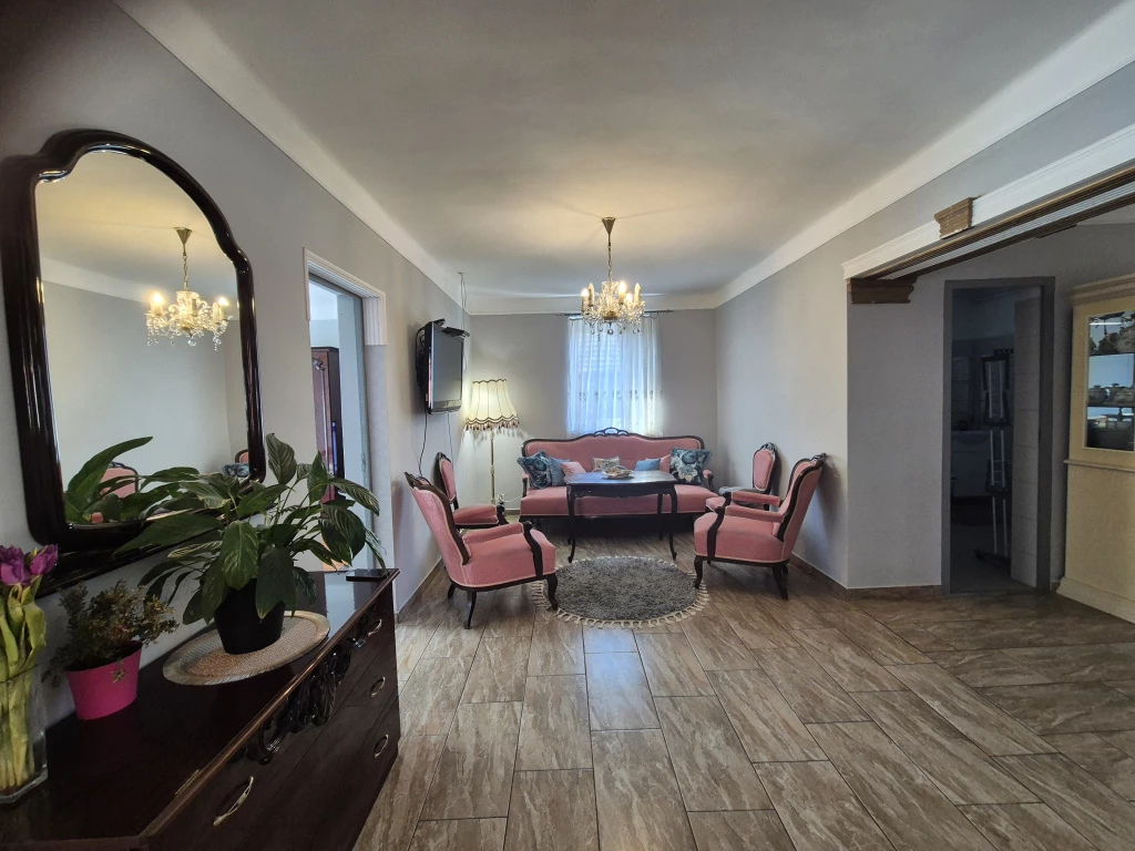 Domony, Tavasz utca, 90 m²-es, családi ház, 3 szobás, felújított / újszerű állapotú