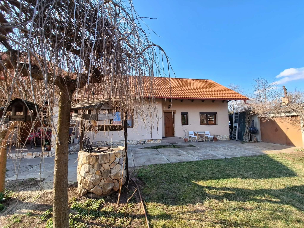 Kistarcsa, Munkácsi Mihály utca, 122 m²-es, 2 generációs, családi ház