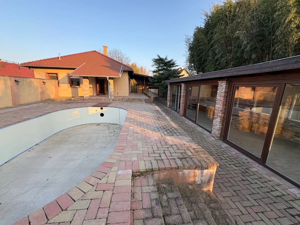 Vecsés, Vecsés, 160 m²-es, családi ház, 5 szobás, kiváló állapotú