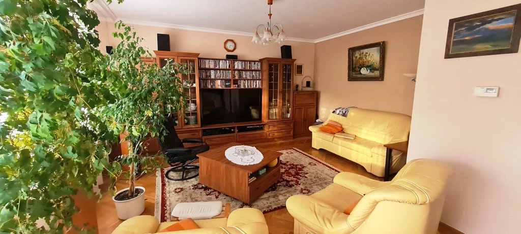 Dunakeszi, Kazinczy Ferenc utca, 140 m²-es, sorház, 3+1 szobás