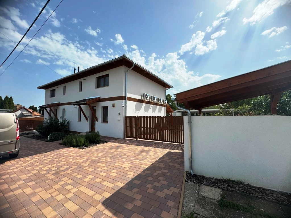 Rád, Berzsenyi Dániel utca, 98 m²-es, ikerház, 3 szobás, kiváló állapotú