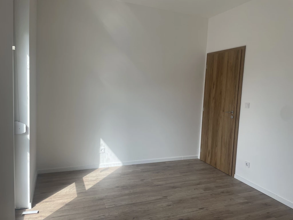 c3-1-name c2-2-name, Velence, Madár utca