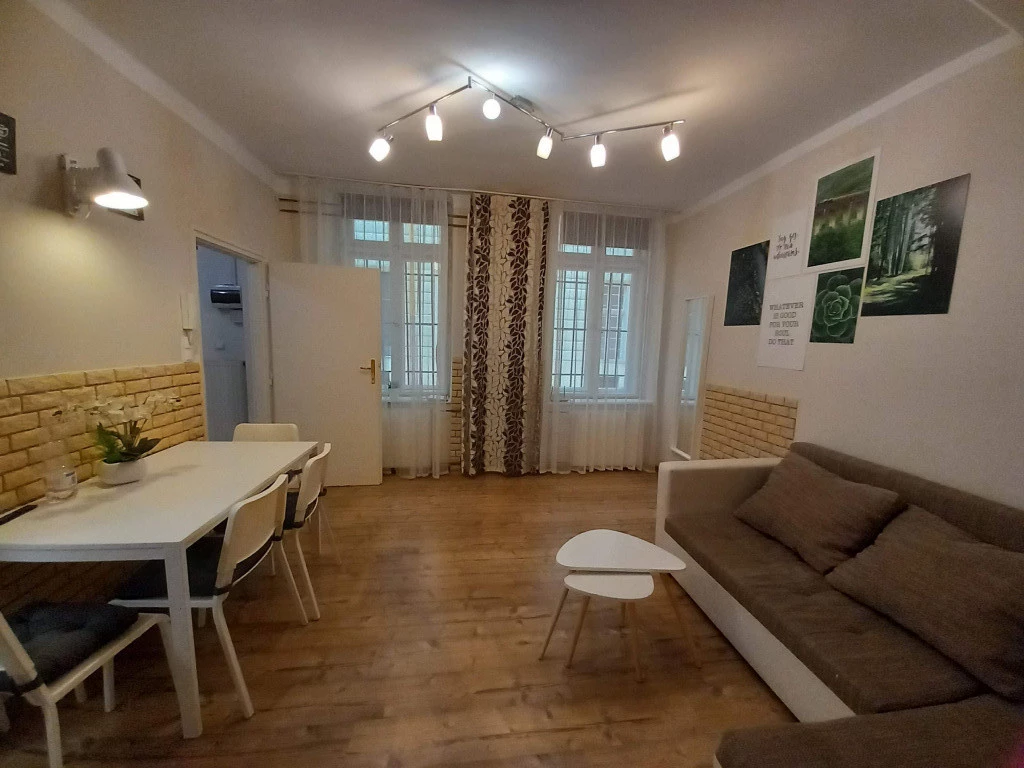 VI. Kerület, Izabella utca, 29 m²-es, társasházi lakás, 2+1 szobás