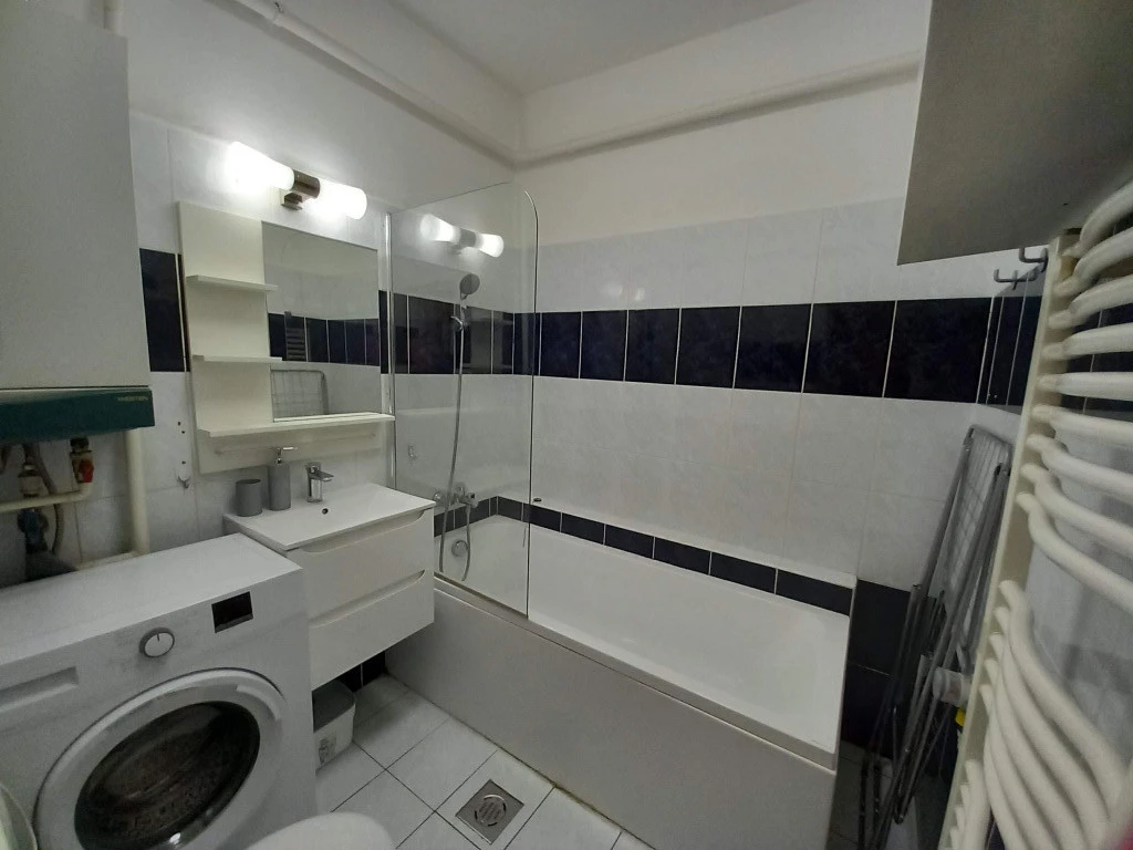 VI. Kerület, Izabella utca, 29 m²-es, társasházi lakás, 2+1 szobás