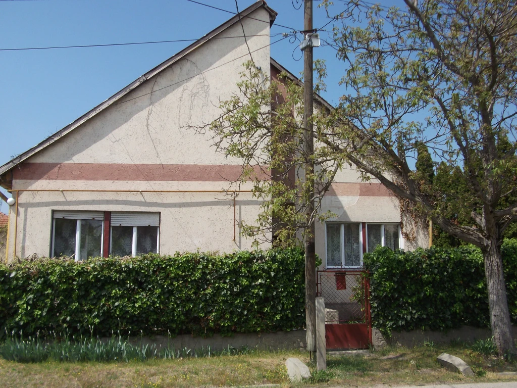 Tiszakécske, Táncsics Mihály utca, 145 m²-es, családi ház, 3 szobás