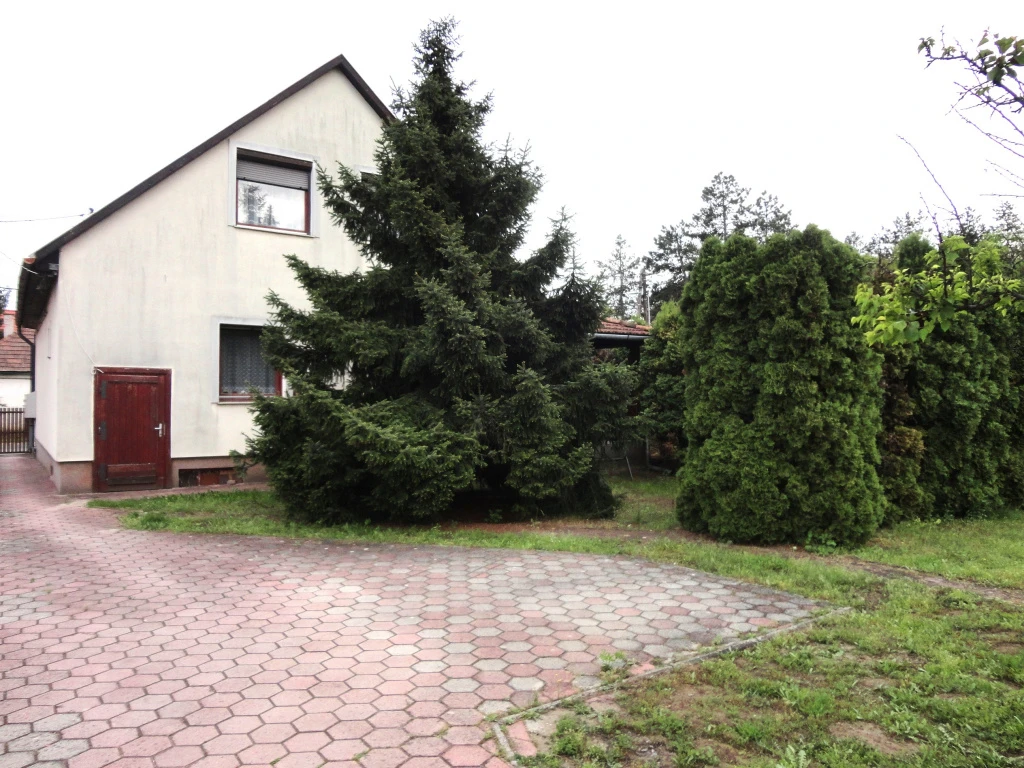 Veresegyház, Fenyves utca, 130 m²-es, családi ház, 4 szobás